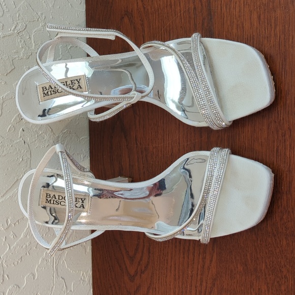 WORN 1X Badgley Mischka Soft White Urbana Strappy Formal Sparkle Sandal Size 8.5 - Picture 7 of 16